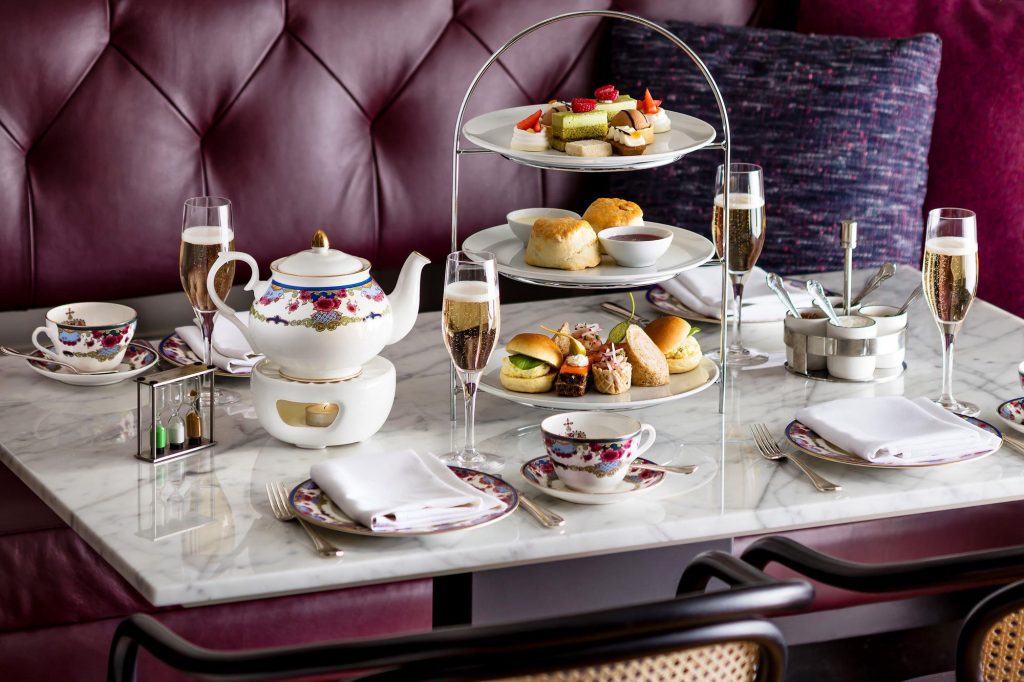 Thưởng thức trà chiều đúng chuẩn sành điệu