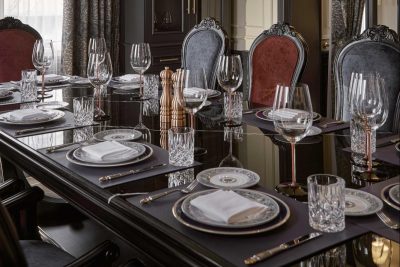 Bàn ăn tại nhà hàng GU Bistronomy