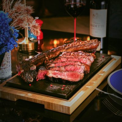 Phần bò tomahawk tại nhà hàng GU Bistronomy