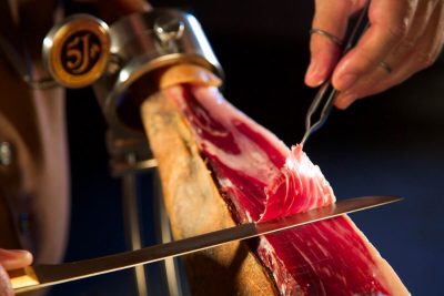 Đùi heo muối Cinco Jotas - Roll Royce của đùi heo muối