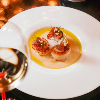 Món sò điệp Hokkaido tại nhà hàng Âu GU Bistronomy