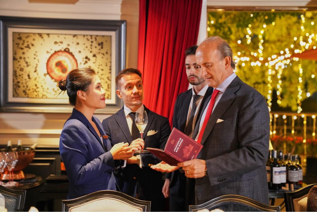 Ý tưởng tổ chức tiệc rượu tại nhà hàng sang trọng